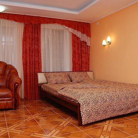 House In Bohatyrska Street Kiev Exterior foto