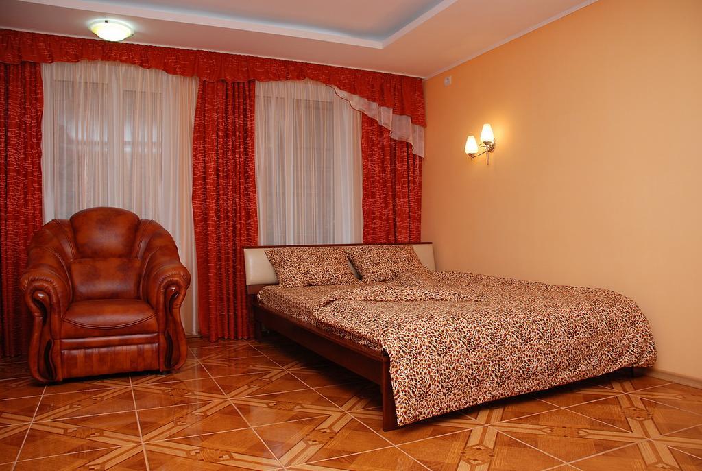 House In Bohatyrska Street Kiev Exterior foto